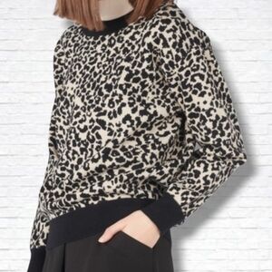 Molly Bracken White Leopard Print Crewneck Knit Sweater Size M/L